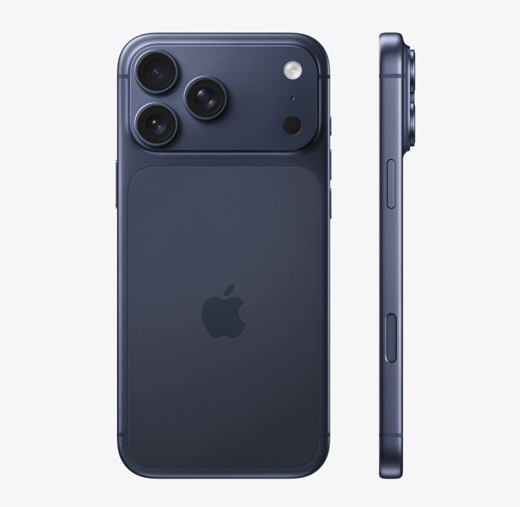 iPhone 17 Pro Max 正面视图,钛金属边框,深空蓝色背板,三摄像头模组